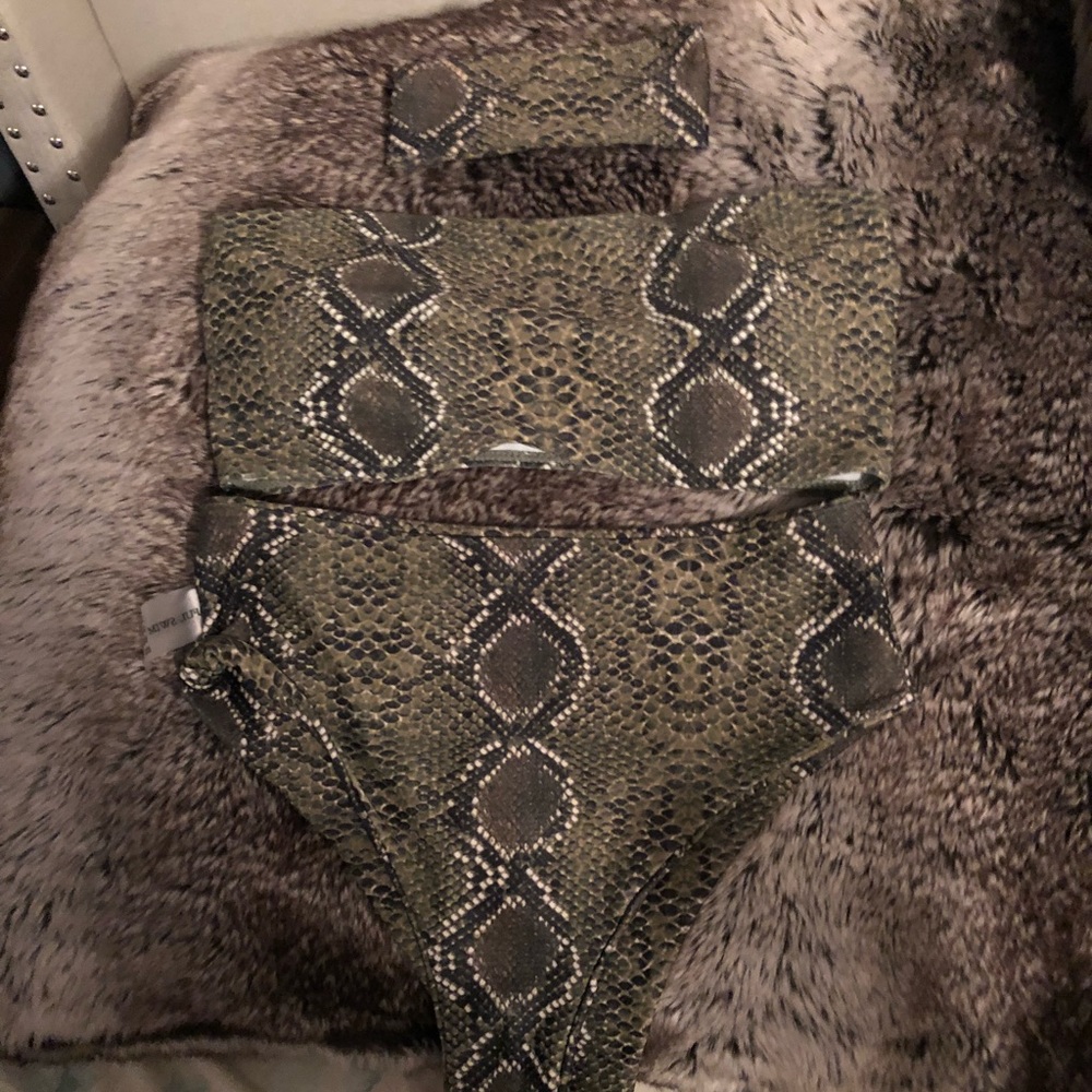 NWOT Zaful snakeskin choker high waisted bikini
